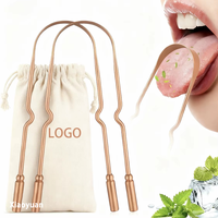 Grattoir à langue en cuivre pur en forme de U avec logo personnalisé, efficace pour éliminer la mauvaise haleine, soin buccal et hygiène.