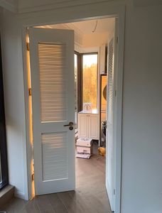 Nuovo Stile Persiana in Legno Naturale Bianca con Lamelle Mobili Porte in Legno Regolabili a 180 Gradi - Product Image 3