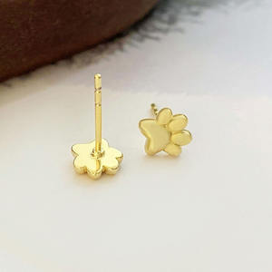 Boucles d'oreilles clous délicates et mignonnes 2026, plaquées or 18 carats, motif patte de chat pour femme - Product Image 2