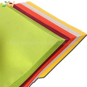 Taille carrée ou ronde 45gsm au Noël 60gsm non tissé jetable ou au chemin <span class=keywords><strong>de</strong></span> table <span class=keywords><strong>de</strong></span> petit pain <span class=keywords><strong>de</strong></span> nappe d'anniversaire - Product Image 1