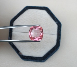 Cuarzo Rosa en Forma de Cojín, Gema Natural Facetada Suelta de 10 x 10 mm - Product Image 3