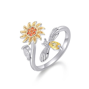 Anello Regolabile a Forma di Ape e Fiore per Donne, Accessorio Moda Ispirato alla Natura per Uso Quotidiano - Product Image 5