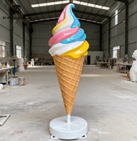 Sculpture géante personnalisée en fibre de verre simulée en forme de crème glacée pour la décoration de magasin de crème glacée