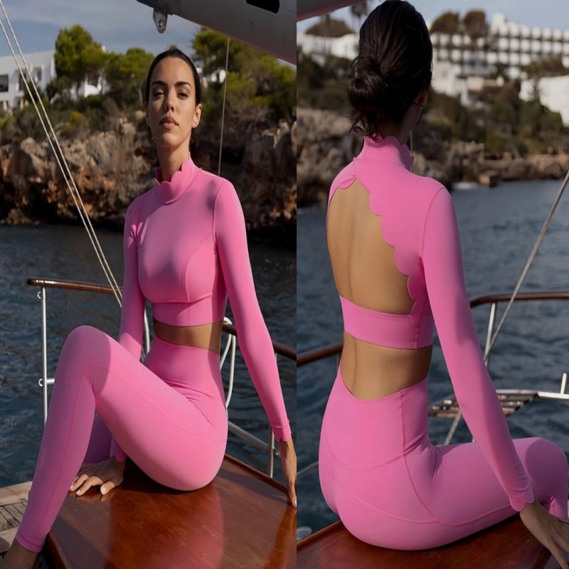 ชุดสีชมพู