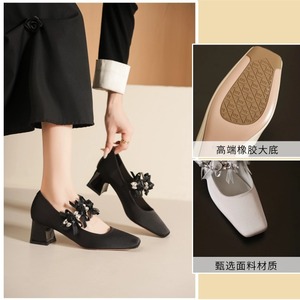 Zapatos Mary Jane de punta cuadrada de gamuza sintética con cristales florales, estilo retro de otoño, tacón grueso, sin cordones, para mujer. - Product Image 1
