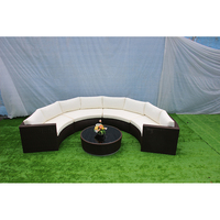 Poolside Lounge-Sofa aus Rattan, Halbrundes Sofa für den Außenbereich