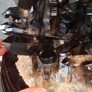 Cluster di <span class=keywords><strong>Citrino</strong></span> e <span class=keywords><strong>Quarzo</strong></span> Fumé di Alta Qualità all'Ingrosso, Cluster Naturale di <span class=keywords><strong>Quarzo</strong></span> Fumé per Decorazione d'Interni - Product Image 2