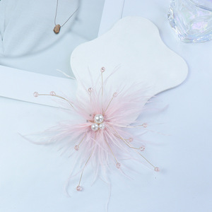 Broche de Flor com Contas e Penas Feito à Mão para Mulheres, Ideal para Combinar com Roupas do Dia a Dia - Product Image 3