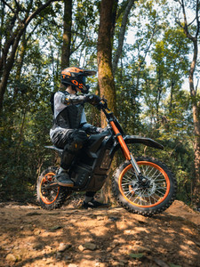 <span class=keywords><strong>Moto</strong></span> tout-terrain <span class=keywords><strong>électrique</strong></span> M7 Ultra 72V 2800W 7000W de crête, moteur central, 25AH, frein hydraulique, pour adolescents, motocross, usine OEM - Product Image 3