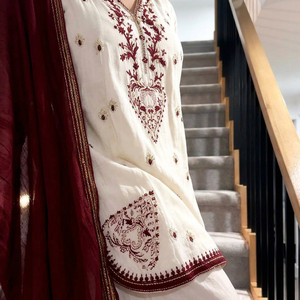 <b>Women</b> White Maroon Embroidered <b>Kurta</b> Dupatta Set Indian Pakistani Traditional Ethnic Wear - Product Image 1