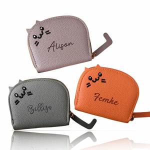 Porte-cartes multi-emplacements en forme de chat gravé sur mesure, joli porte-cartes de crédit pour femmes, petit portefeuille en cuir à fermeture éclair - Product Image 1