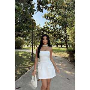 Robe mini moulante blanche Belinda sans bretelles avec imprimé cristal, col halter, taille empire, en satin tricoté pour club - Product Image 5