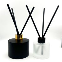 Bouteille de diffuseur d'arôme de parfum de luxe noir mat 100ml 200ml bouchon carré en aluminium avec pulvérisateur à pompe