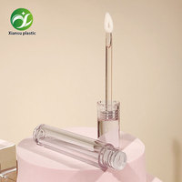 Tube de gloss à lèvres transparent de luxe de forme ronde avec bouchon à vis et applicateur, emballage cosmétique en plastique vide personnalisable