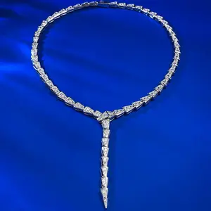 Nuovo Instagram di lusso stile argento puro intarsiato con diamante ad alto tenore di carbonio design di nicchia clavicola collana femmina di osso di serpente