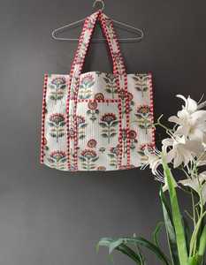 Sac fourre-tout matelassé en coton biologique imprimé à la main pour femme, sac à bandoulière pour le shopping et les voyages - Product Image 6