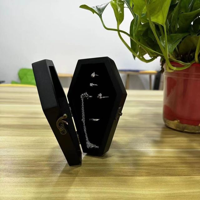 Customized Wooden Coffin Ring Box Quirky Home Gothic Jewelry Storage Box Wooden Box with Lock