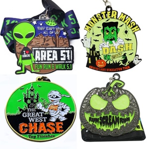 Médaille de course à pied en métal doré, conçue par le fabricant, pour les courses de 5 km et 10 km, médaille personnalisée pour le marathon d'Halloween, médaille de course virtuelle - Product Image 1