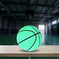 Ballon de basketball gonflable taille 7 en cuir PVC avec vessie en caoutchouc butyle durable pour l'extérieur, conception de logo personnalisable, 580-620g, OEM