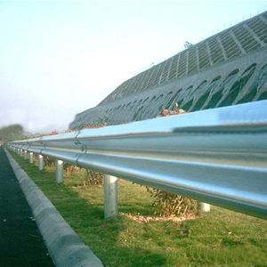 Barrière de sécurité routière en acier galvanisé à chaud de type W, sans éclairage, non-réfléchissante, installation par enfoncement - Product Image 4