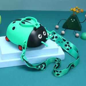 Bottiglia d'acqua in plastica da 500 ml con cannuccia e laccetto, a forma di insetto, divertente e creativa, per la scuola. - Product Image 2