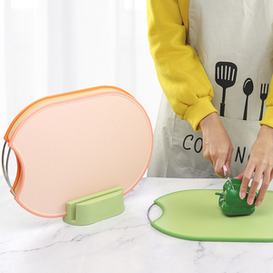Juego de 3 Tablas de Cortar de Plástico Libres de BPA con Mango de Acero Inoxidable, Tablas de Cocina con Base de Almacenamiento - Product Image 3