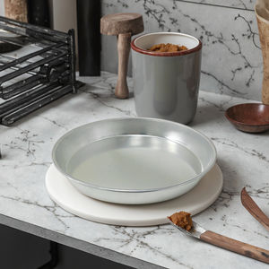 Hoja redonda para galletas Wilton aprobada por LFGB en muchas capacidades Bandeja para hornear de metal antiadherente para ventas al por mayor - Product Image 1