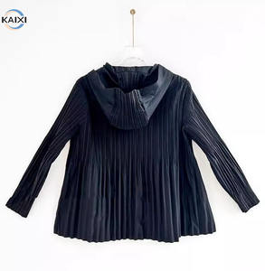 Vente en gros de vestes plissées noires vintage en fausse Offre Spéciale personnalisées Bomber veste en polyester/coton pour femmes - Product Image 1