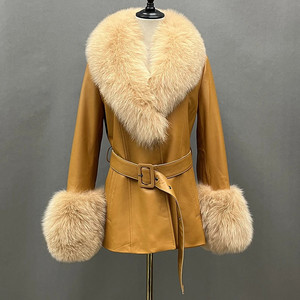 Giacca in pelle di pecora da donna con collo e polsini in pelliccia di volpe - Product Image 1