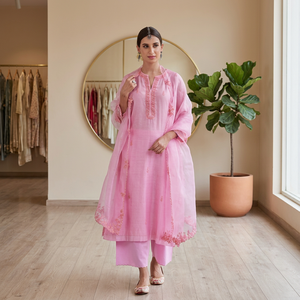 Ensemble Kurti 3 pièces tendance en soie romaine, sans plis, réversible, séchage rapide, extensible, longueur cheville, avec dupatta assorti - Product Image 1