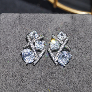 Orecchini a Perno con Linee Geometriche Irregolari per Donne, Design Principesco, Accessori per Orecchie alla Moda per Uso Quotidiano - Product Image 1