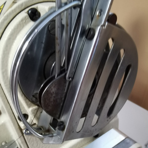 Machine à coudre industrielle OREN à grande vitesse, alimentation par aiguille, conception à cylindre, point noué, coupe-fil motorisé, haute performance RN-1507D - Product Image 4