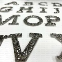 מותאם אישית לוגו תיקונים 3D האלפבית ריינסטון Applique מכתב ברזל על העברת חרוזים תיקוני