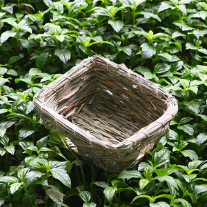 Nichoir pour oiseaux fait main en paille, taille moyenne, en forme carrée, en matériau végétal - Product Image 3