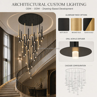 Lustre en cascade Rainline Disc avec tiges en aluminium et embouts en acrylique opale pour les atriums d'hôtels et les escaliers courbes