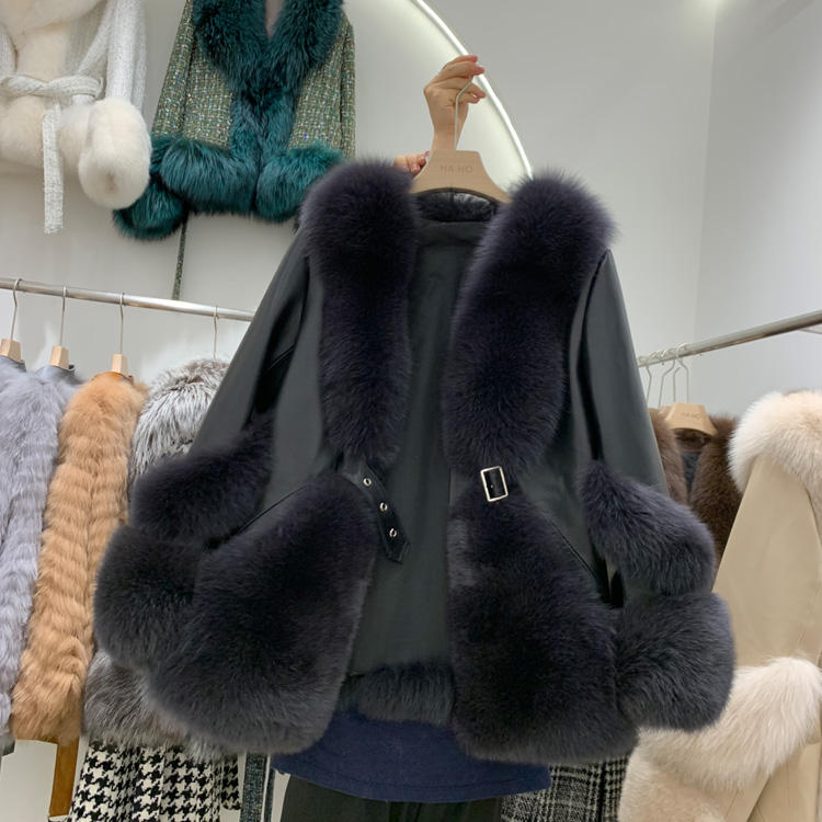 สีเทาเข้ม