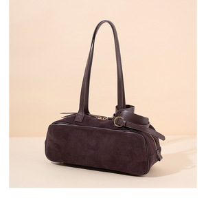Le sac Boston pour femme le plus vendu, un sac bandoulière en cuir mat véritable, un portefeuille rétro de style bowling, tendance pour l'automne et l'hiver - Product Image 4