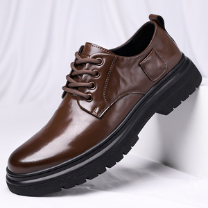 รองเท้าลำลองหนังแก้วผู้ชาย ส้นเตี้ย พื้นยาง รองรับแรงกระแทก เหมาะสำหรับเดินเล่นและพักผ่อน - Product Image 1