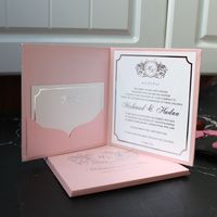 Carte d'invitation de mariage folio rigide 15x15cm avec pochette, texte en feuille d'argent et enveloppe