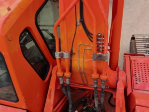 Excavatrice sur chenilles Doosan DH300-7 d'occasion, modèle 2022, 30 tonnes, excellent état, pompe hydraulique et engrenages testés et inspectés - Product Image 5