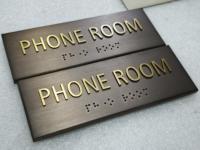 Panneau Braille Personnalisé en Aluminium pour Bureau, Hôtel, Hôpital – Panneau de Chambre Braille avec Lettres en Relief Grade 2 – Conforme ADA – Tactile et Néon – Pour Entreprises