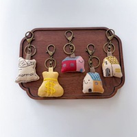 Porte-clés en tissu fait main, motif petite maison mignonne, pendentif en tissu, ornement à suspendre pour voiture et sac, avec cordon tressé et anneau porte-clés, cadeau en gros