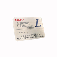 Plaques signalétiques métalliques personnalisées avec étiquettes UV imprimées sur aluminium, présentant des logos gravés pour l'équipement, les machines et les appareils électroménagers
