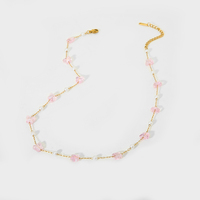 Bijoux faits à la main étanches en acier inoxydable plaqué or 18 carats papillons roses imitation perle breloques collier ras du cou pour femmes