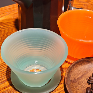 ที่กรองกาแฟแบบ Pour Over ขนาด 2-4 ถ้วย ทำจากพลาสติกปลอดภัย ใช้สำหรับชงกาแฟแบบช้าๆ เหมาะสำหรับร้านกาแฟ การเดินทาง และใช้ในบ้าน - Product Image 5