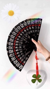 Éventail pliant de luxe en corne de buffle, artisanal, avec découpes florales exquises, pour occasions spéciales - Product Image 2