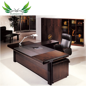 Scrivania Direzionale di Lusso Contemporanea, Tavolo Classico in Legno Impiallacciato per Uffici di Prestigio - Product Image 4