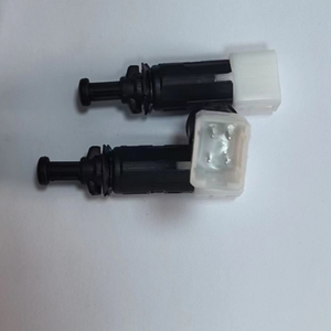 Nuevo interruptor de luz de freno de parada para OPEL Movano Vivaro RENAULT Kangoo Clio 7700414988 93 <span class=keywords><strong>852</strong></span> 863 93852863 09112452 - Product Image 3