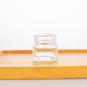 <span class=keywords><strong>Pot</strong></span> en verre cristal carré miniature <span class=keywords><strong>de</strong></span> 15 g avec bouchon à vis en aluminium, logo <span class=keywords><strong>personnalisé</strong></span> pour le baume du tigre, soins personnels - Product Image 5