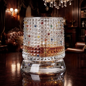 <span class=keywords><strong>Bicchieri</strong></span> da <span class=keywords><strong>whisky</strong></span> girevoli a 360 gradi in cristallo colorato <span class=keywords><strong>con</strong></span> logo personalizzato, <span class=keywords><strong>bicchieri</strong></span> creativi rotanti <span class=keywords><strong>con</strong></span> sottobicchiere per bar - Product Image 5